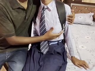 Desi School Gf Xxx Tear up With Her Bf ( Hindi Audio)